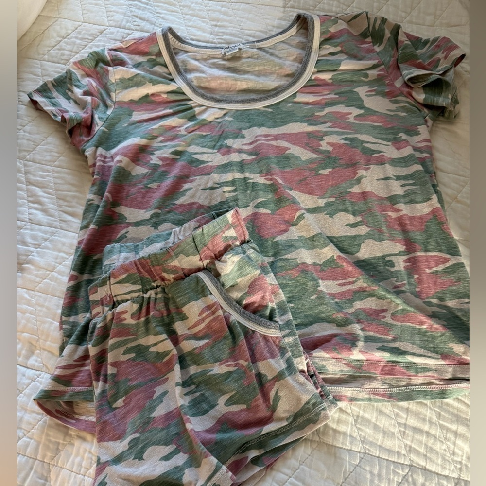 Splendid 2 Piece Camo Pajama Set - L - Picture 4 of 4